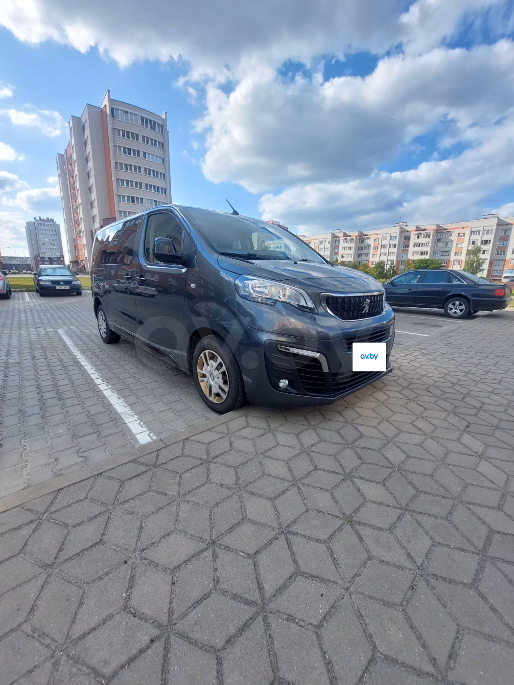 Peugeot Traveller фото 14