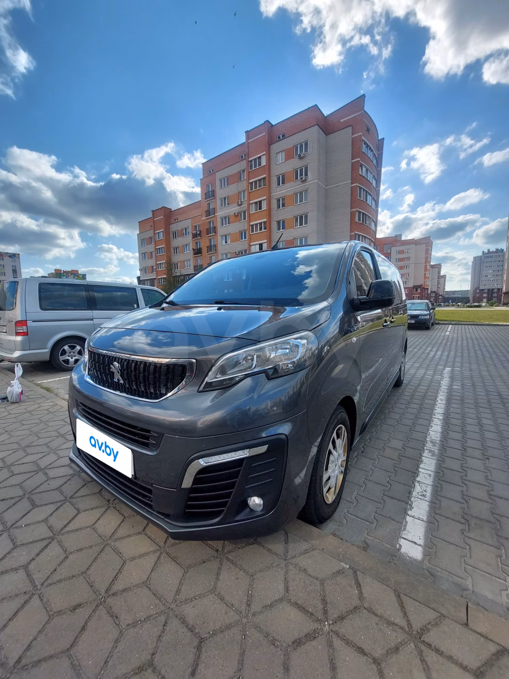 Peugeot Traveller фото 13