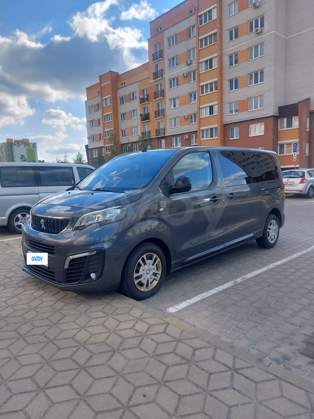 Peugeot Traveller фото 2