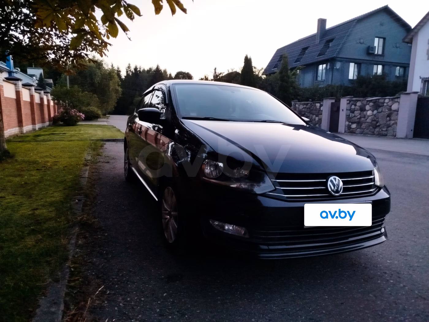 Volkswagen Polo Sedan фото 2