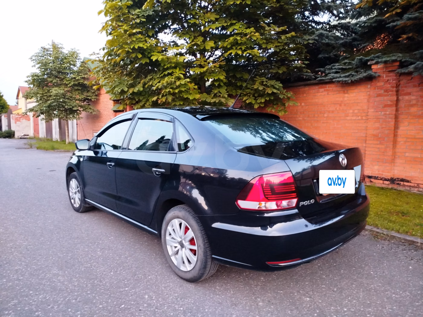 Volkswagen Polo Sedan фото 6