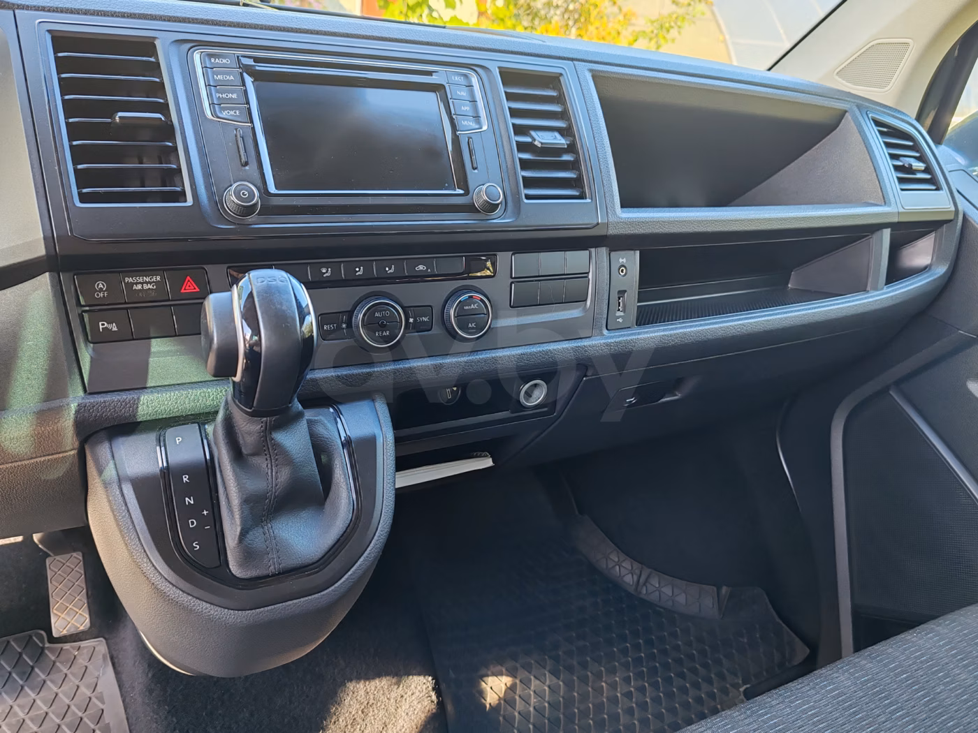 Volkswagen Caravelle фото 8