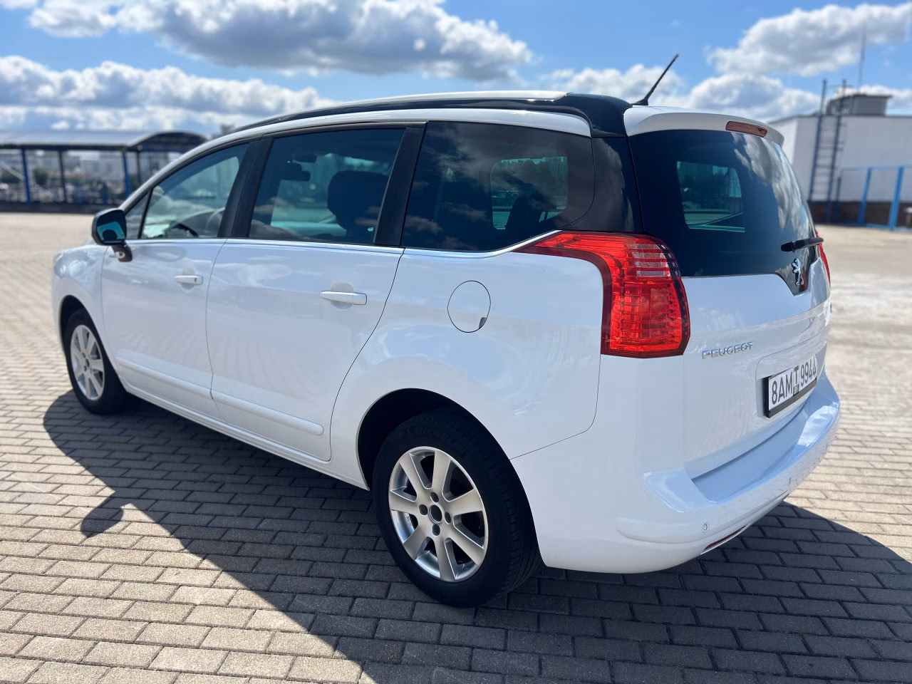 Peugeot 5008 фото 6