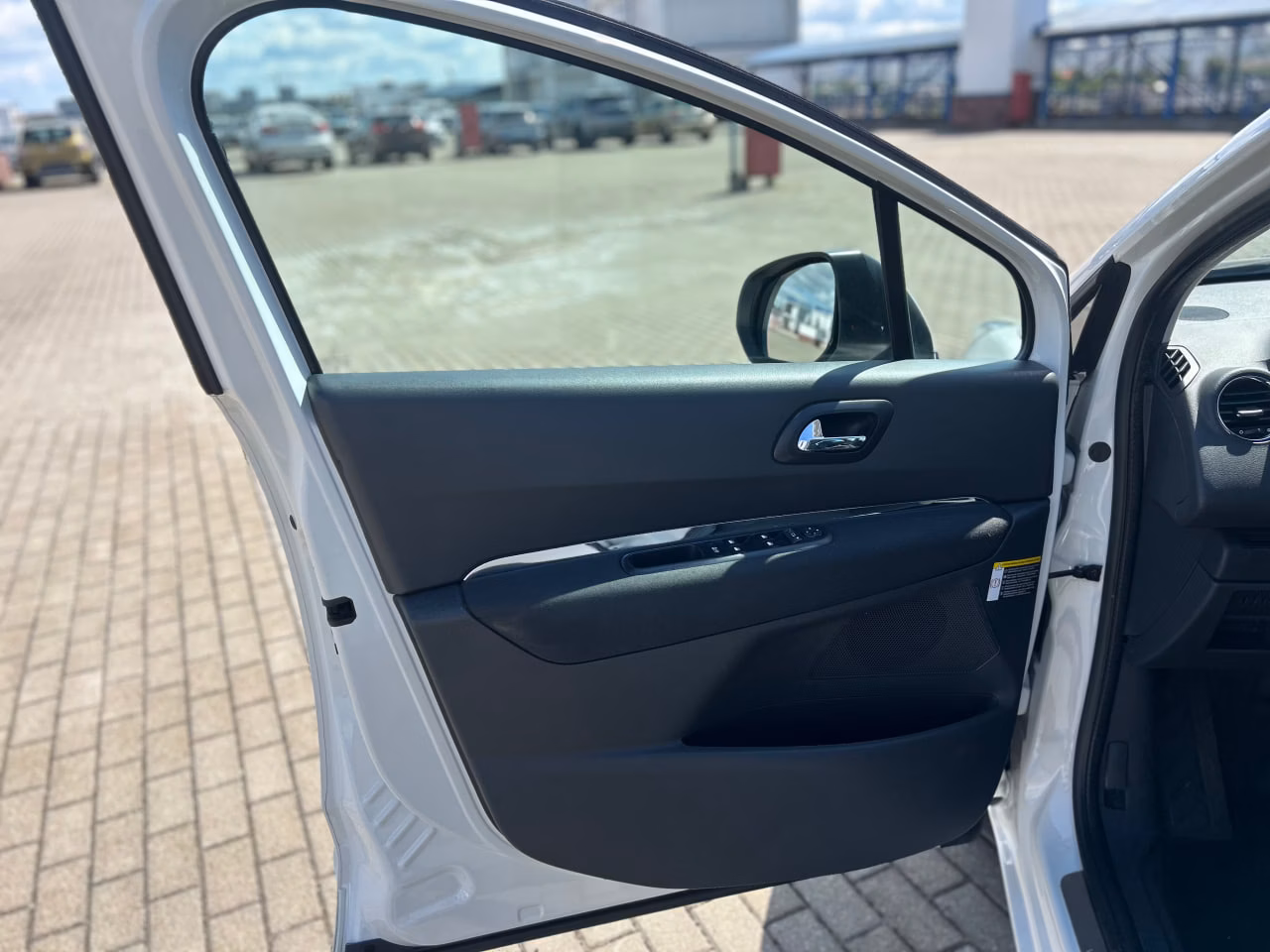 Peugeot 5008 фото 12