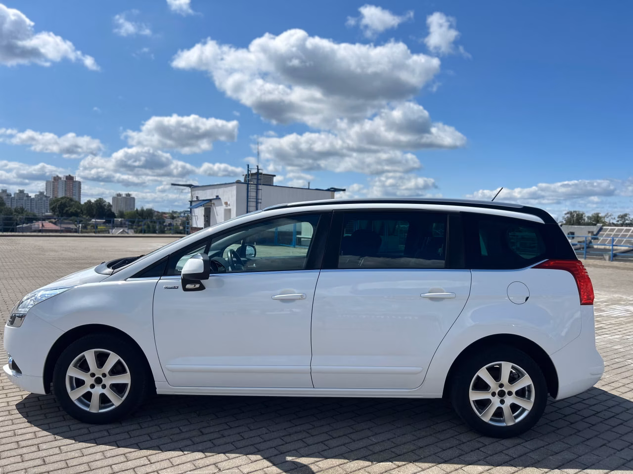 Peugeot 5008 фото 2