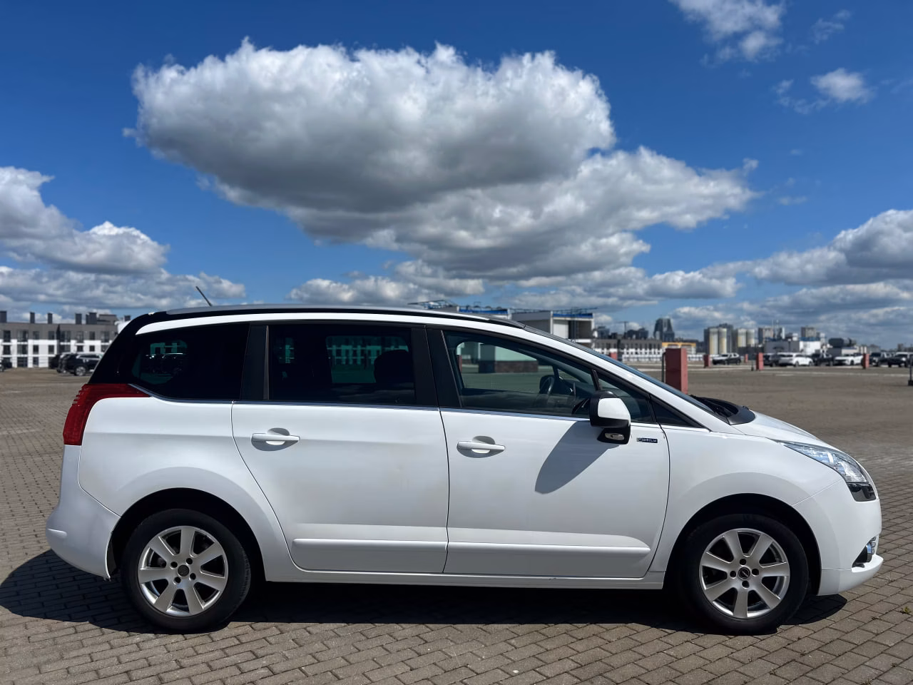 Peugeot 5008 фото 4