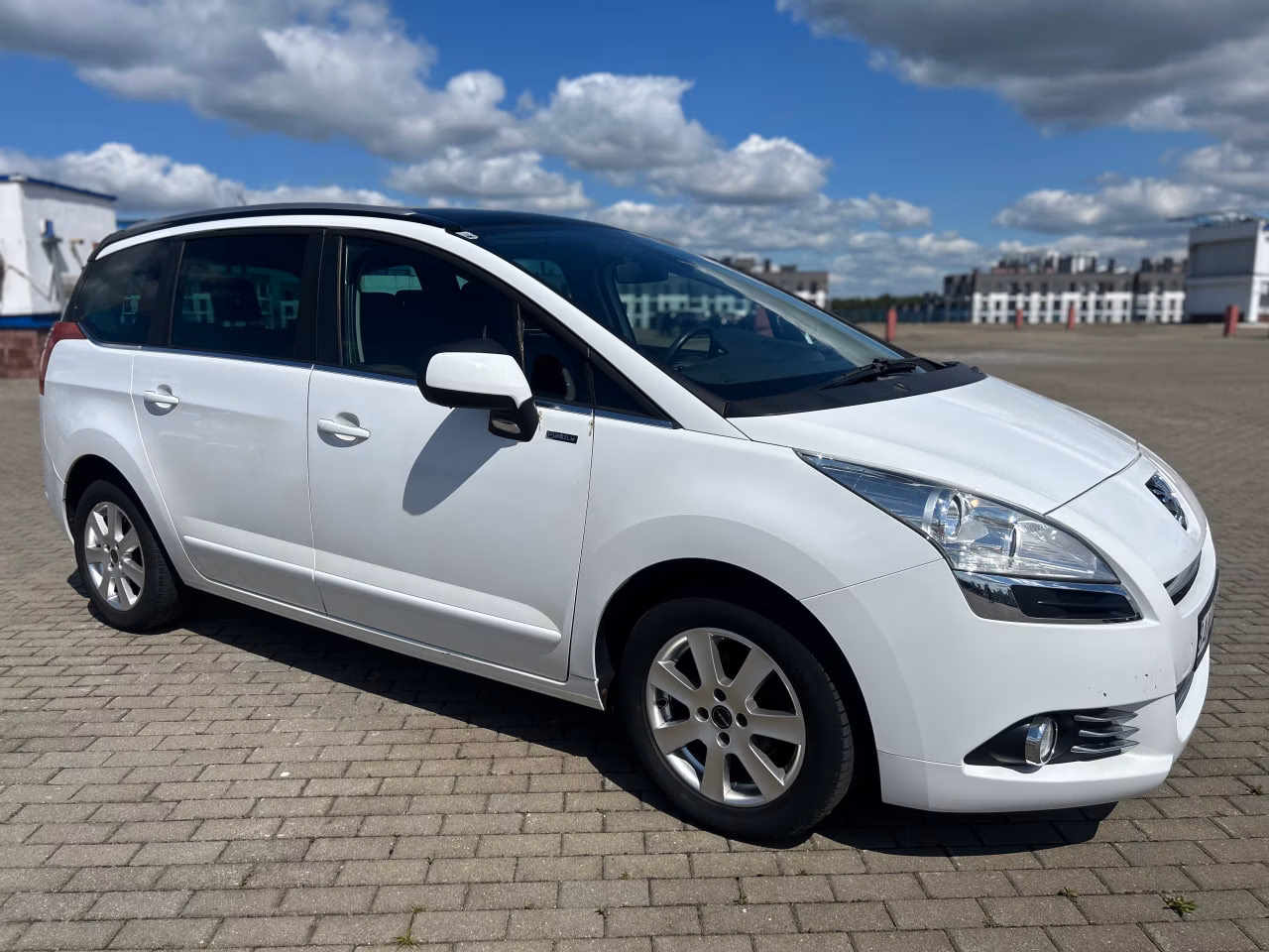 Peugeot 5008 фото 3
