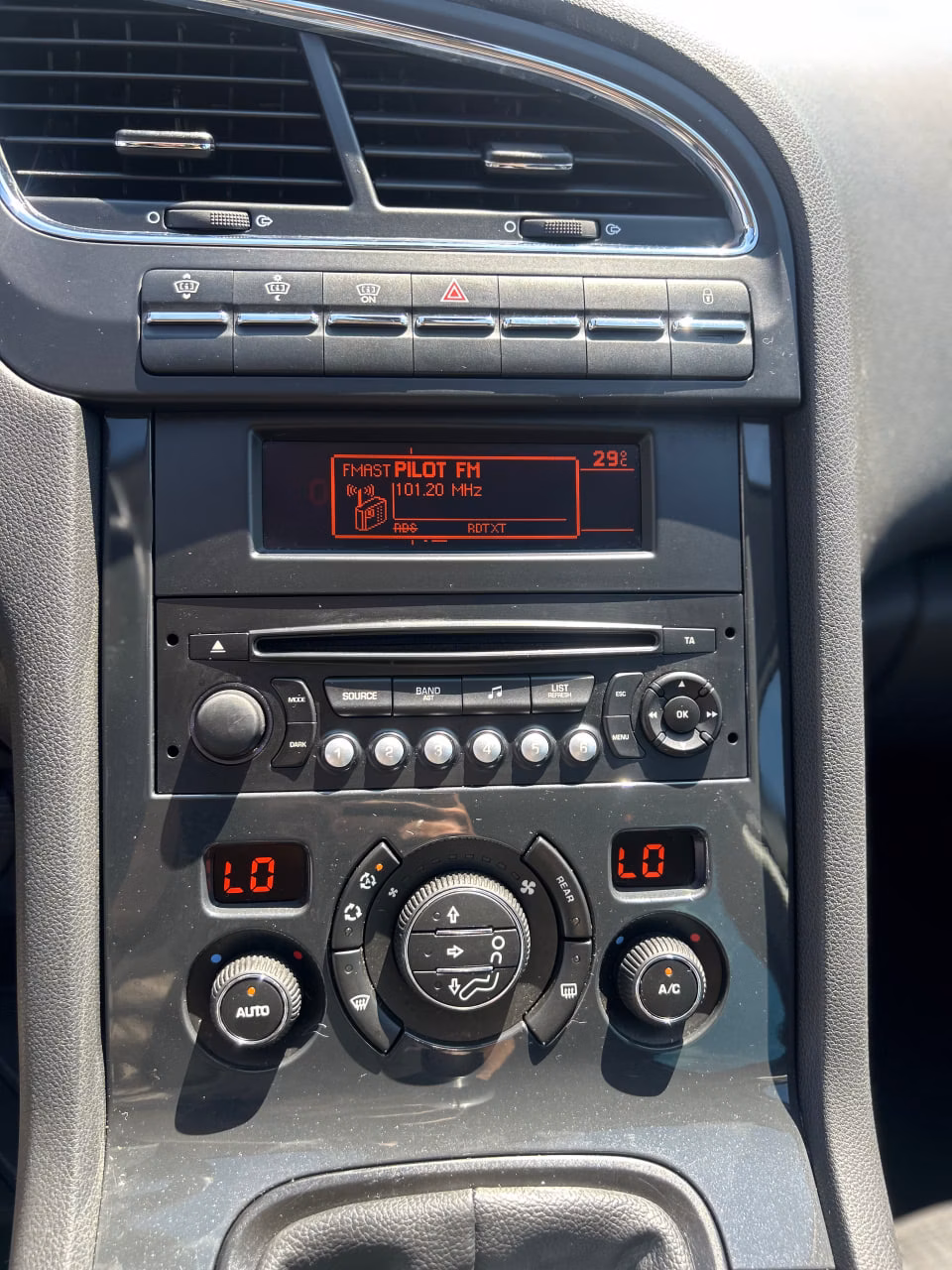 Peugeot 5008 фото 15