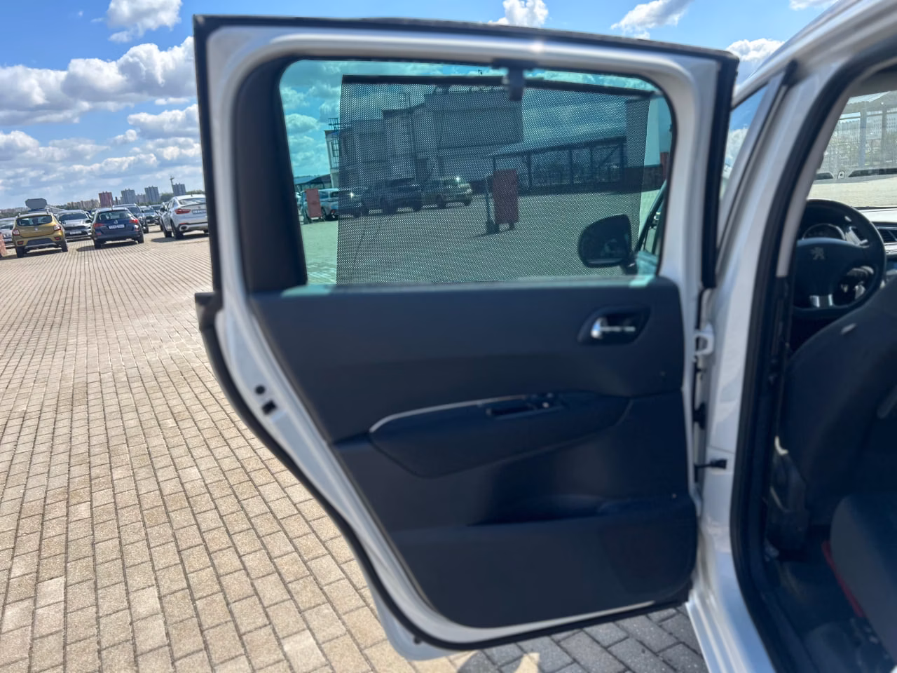 Peugeot 5008 фото 10