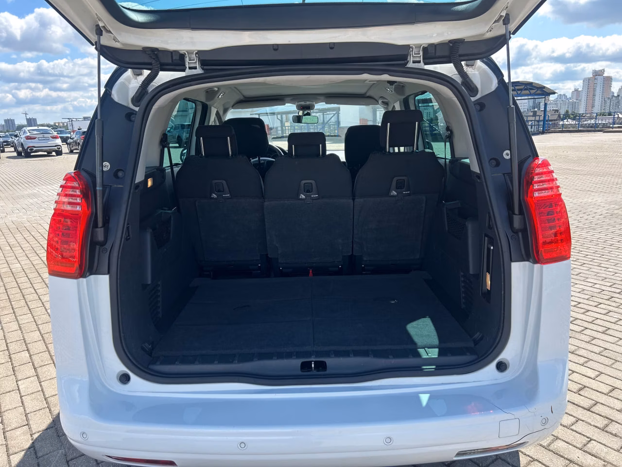 Peugeot 5008 фото 9