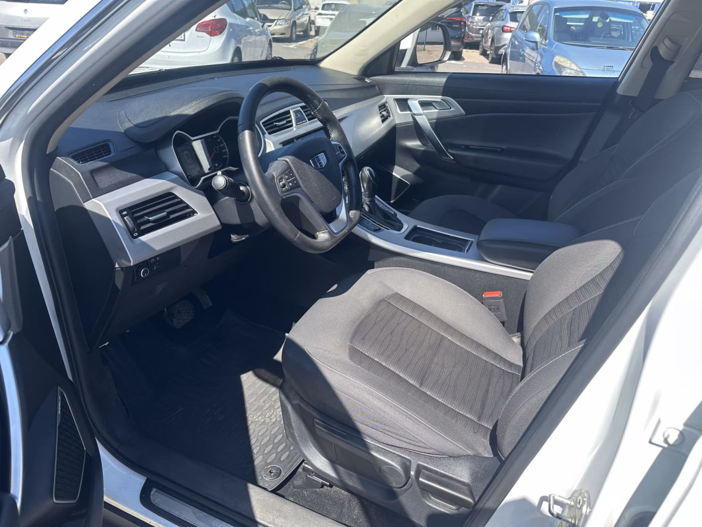 Geely Atlas фото 7