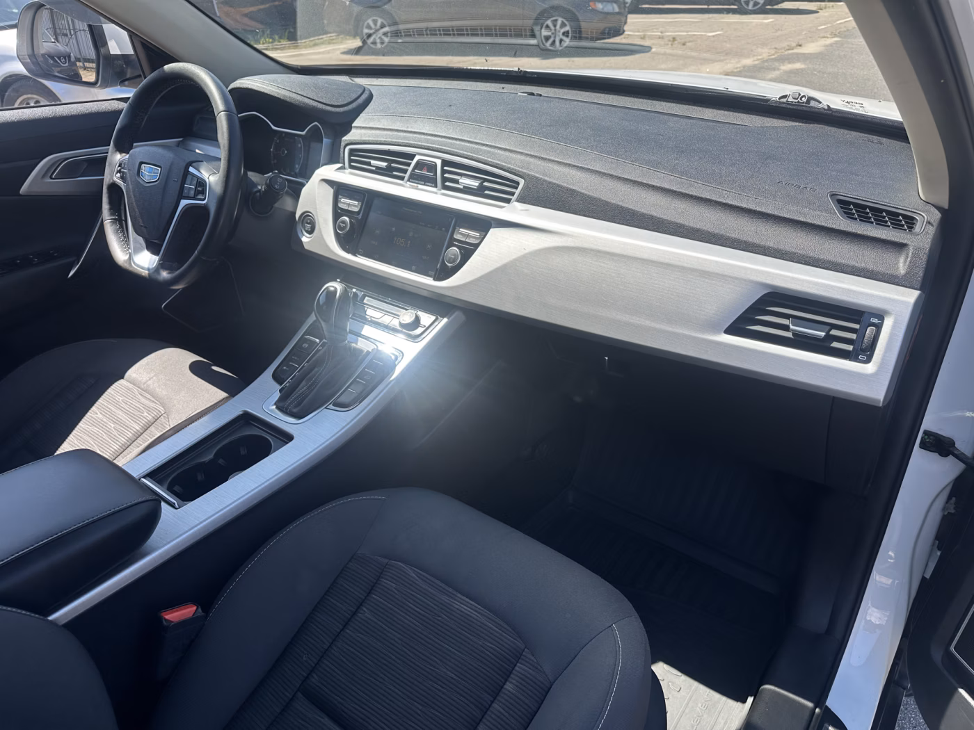 Geely Atlas фото 10