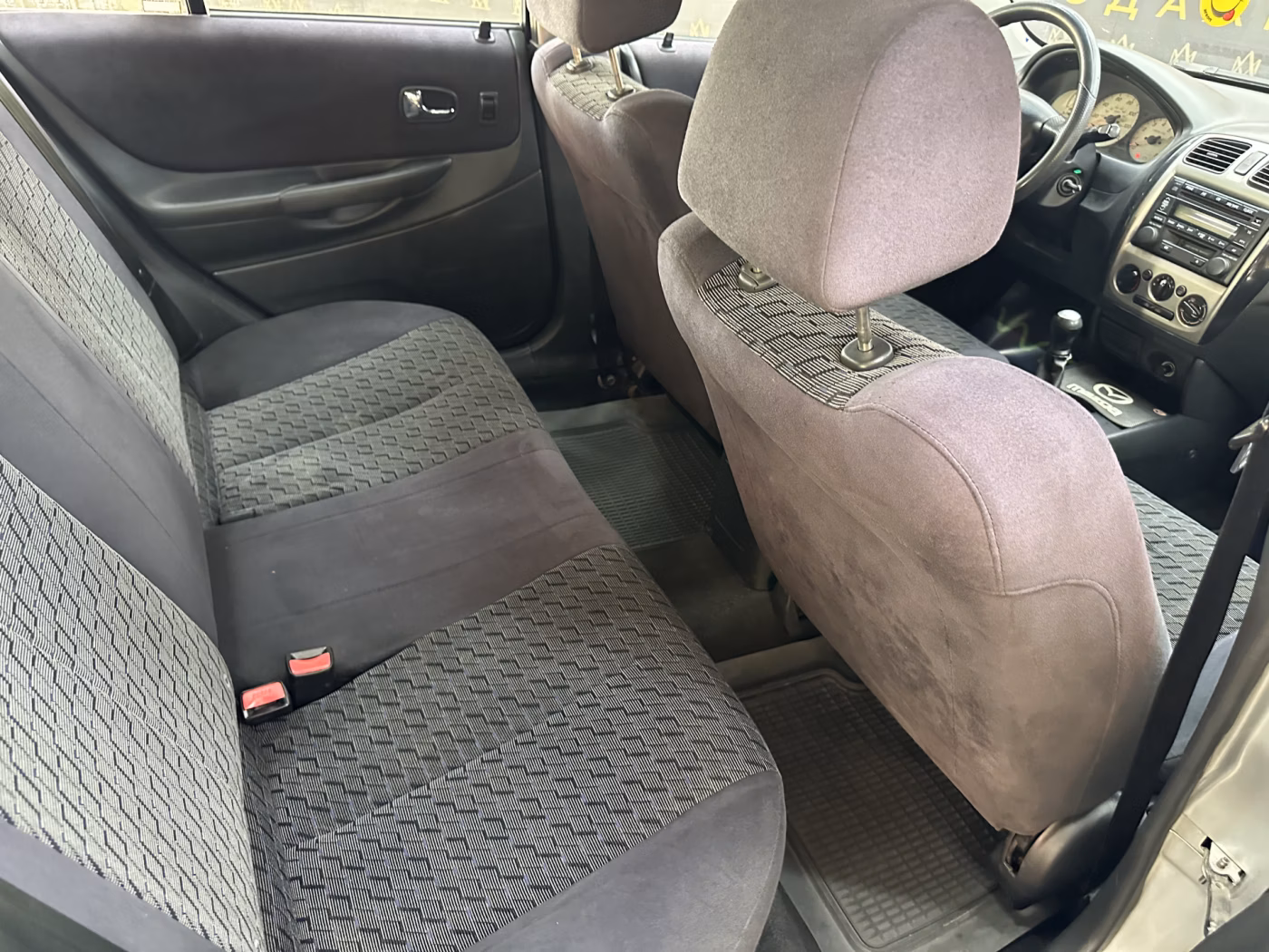 Mazda Protege фото 24