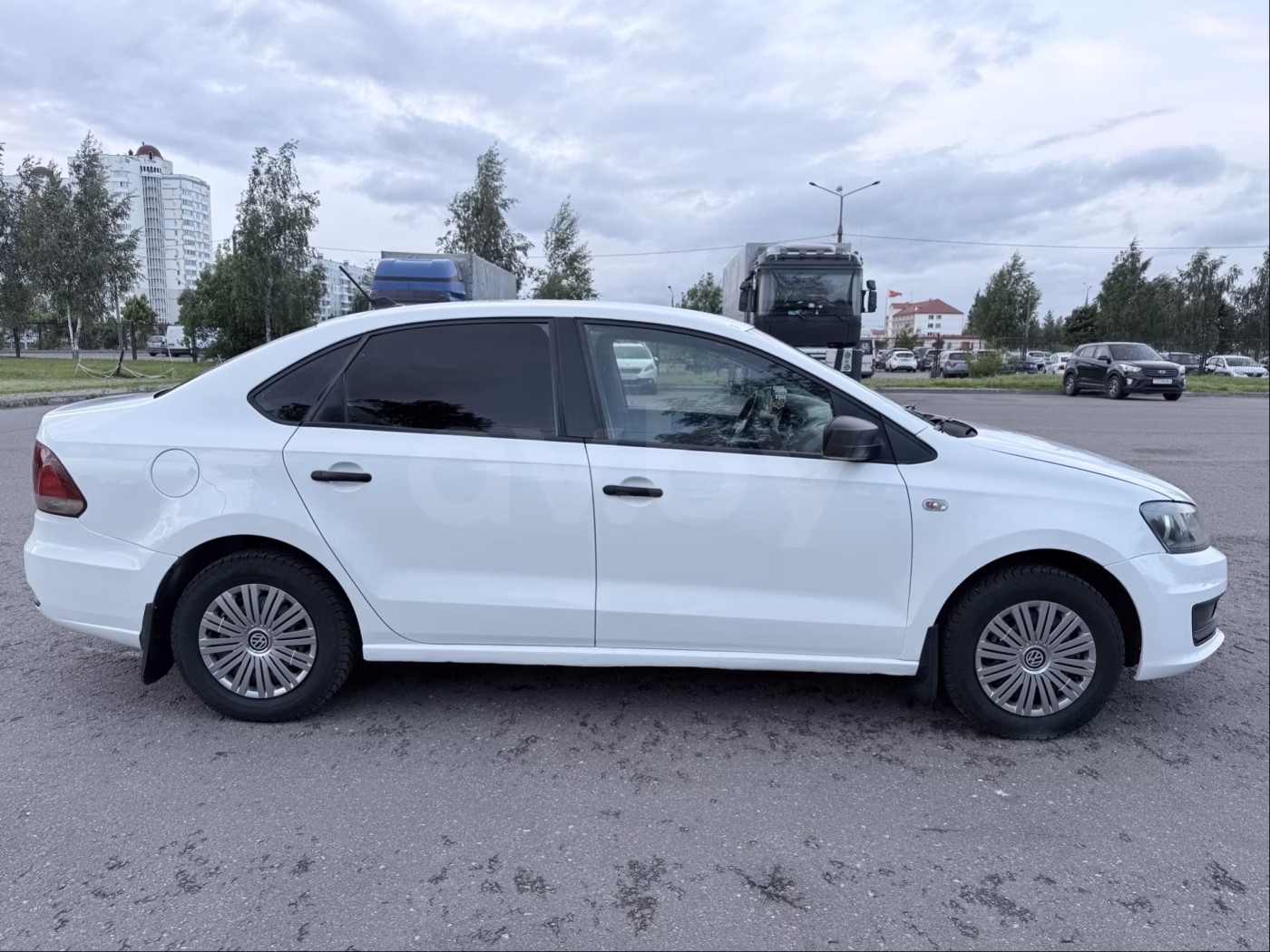 Volkswagen Polo Sedan фото 2