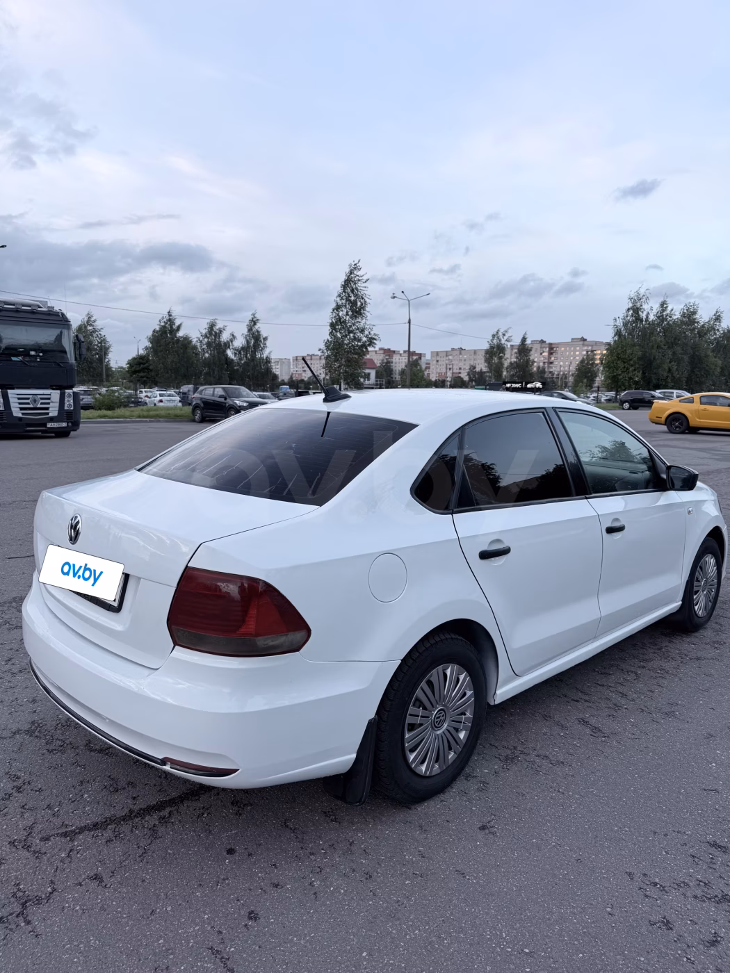 Volkswagen Polo Sedan фото 3