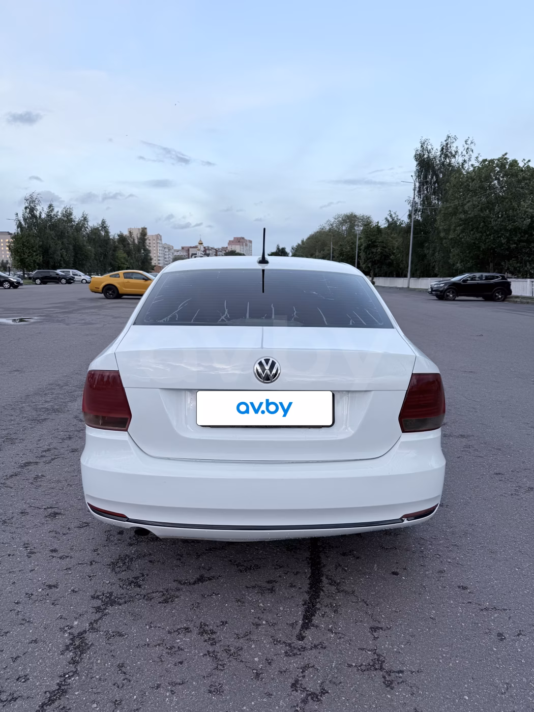 Volkswagen Polo Sedan фото 4