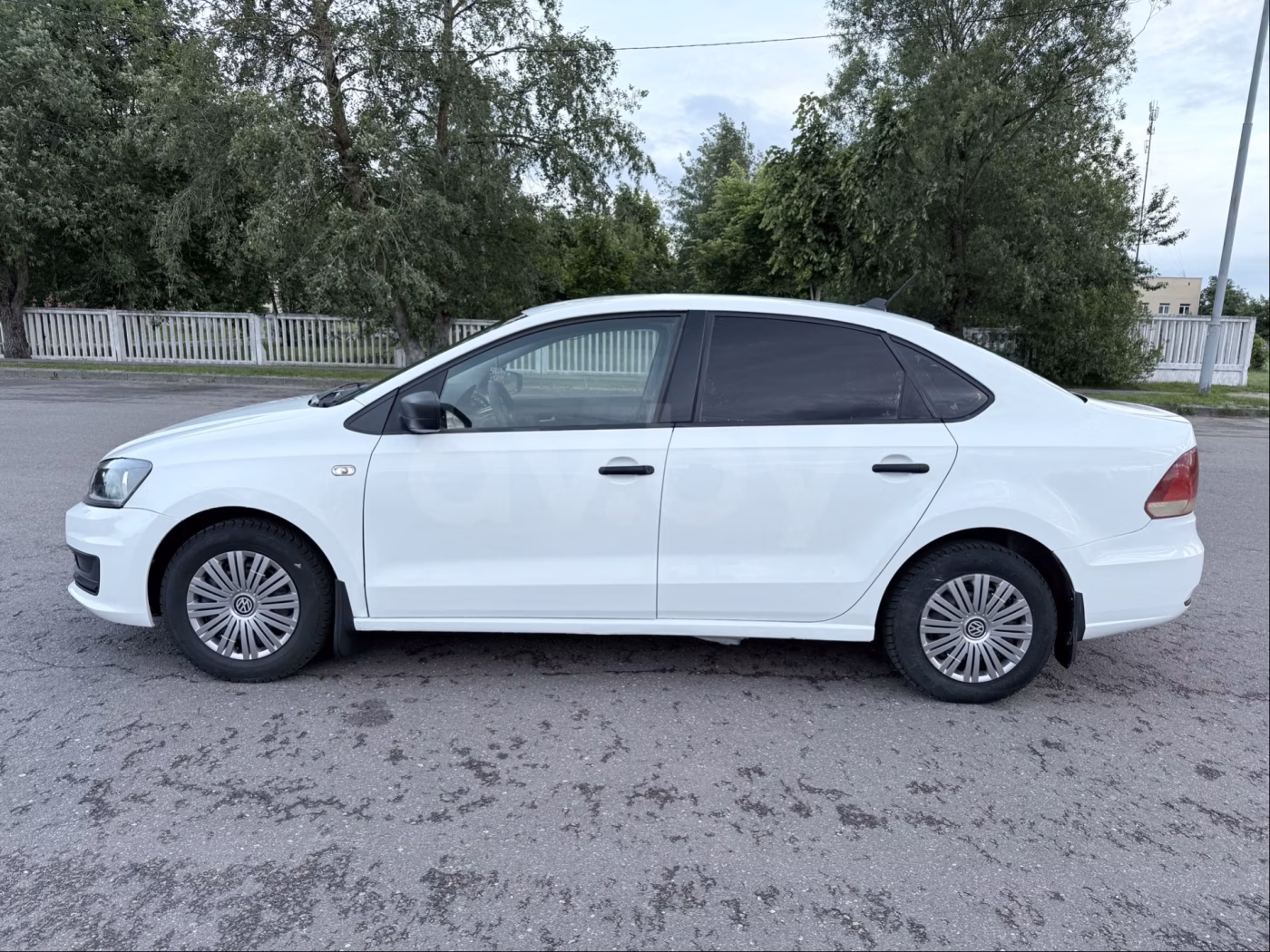 Volkswagen Polo Sedan фото 6