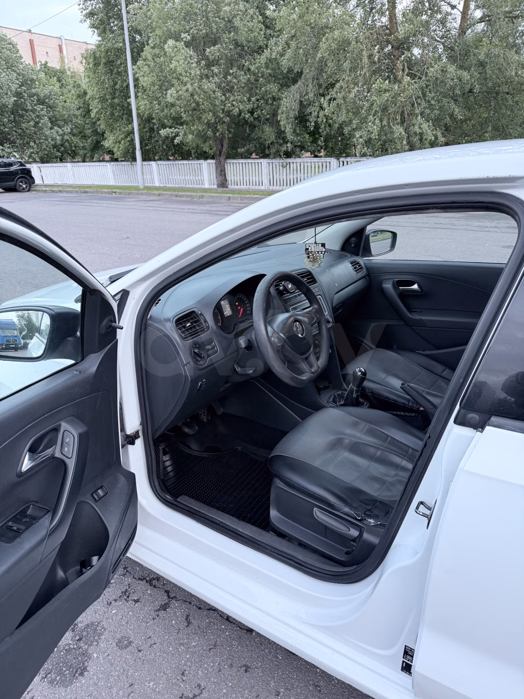Volkswagen Polo Sedan фото 8