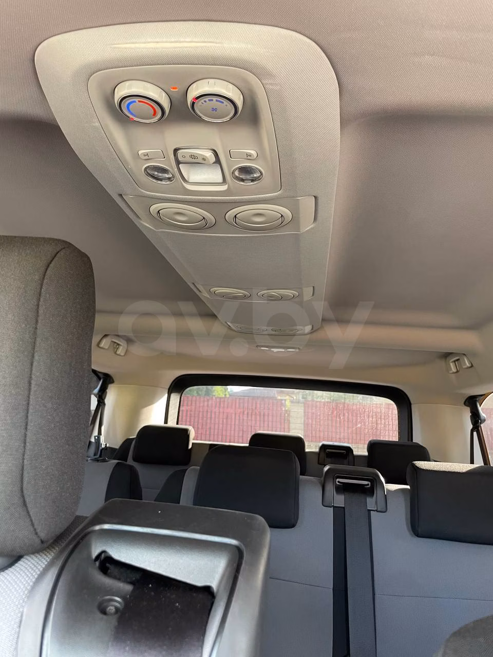 Opel Vivaro фото 12