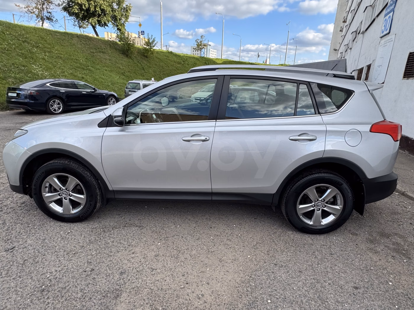 Toyota RAV4 фото 2