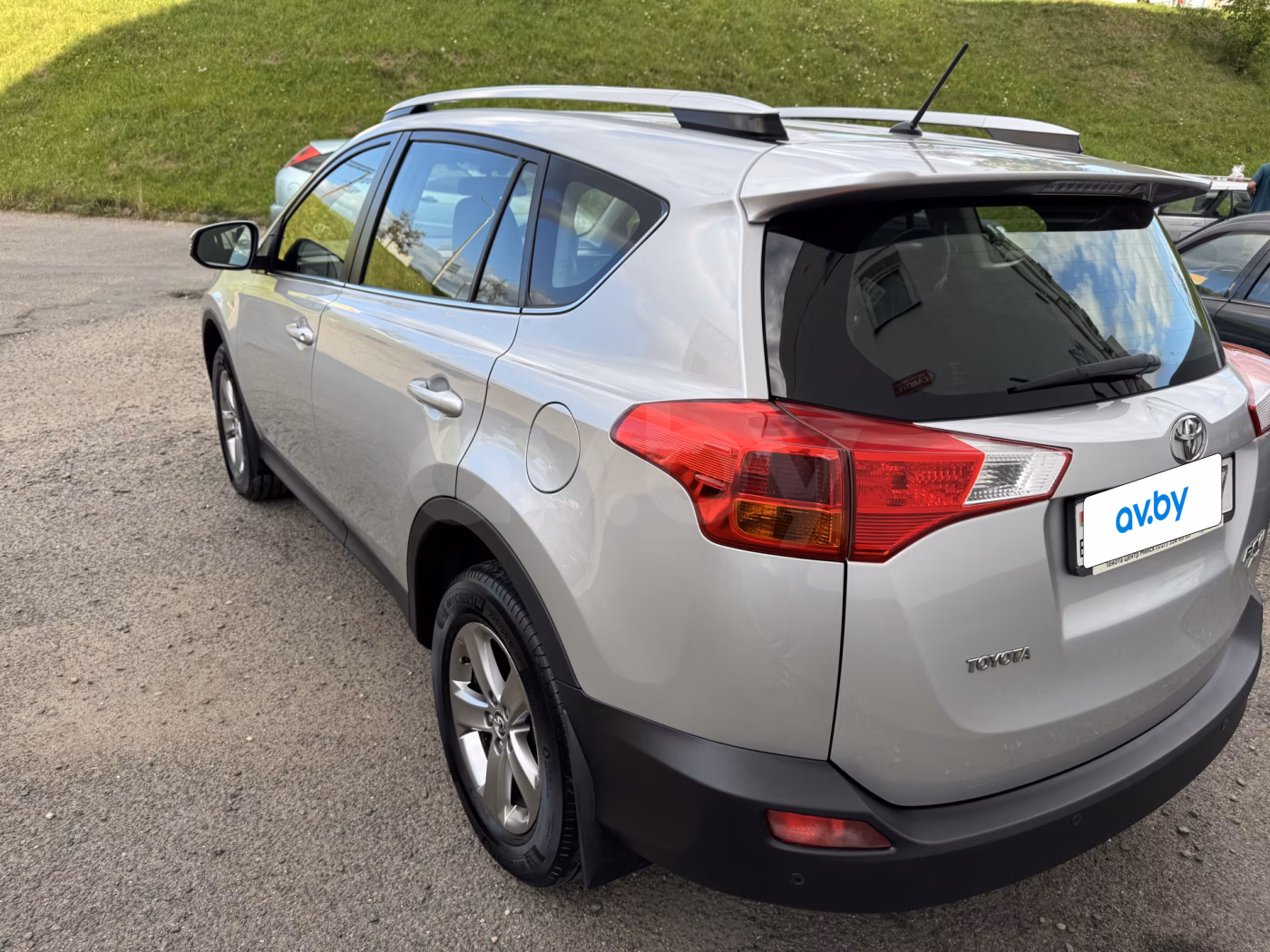 Toyota RAV4 фото 3