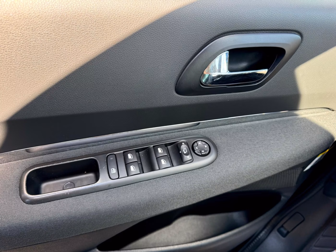 Peugeot 5008 фото 12