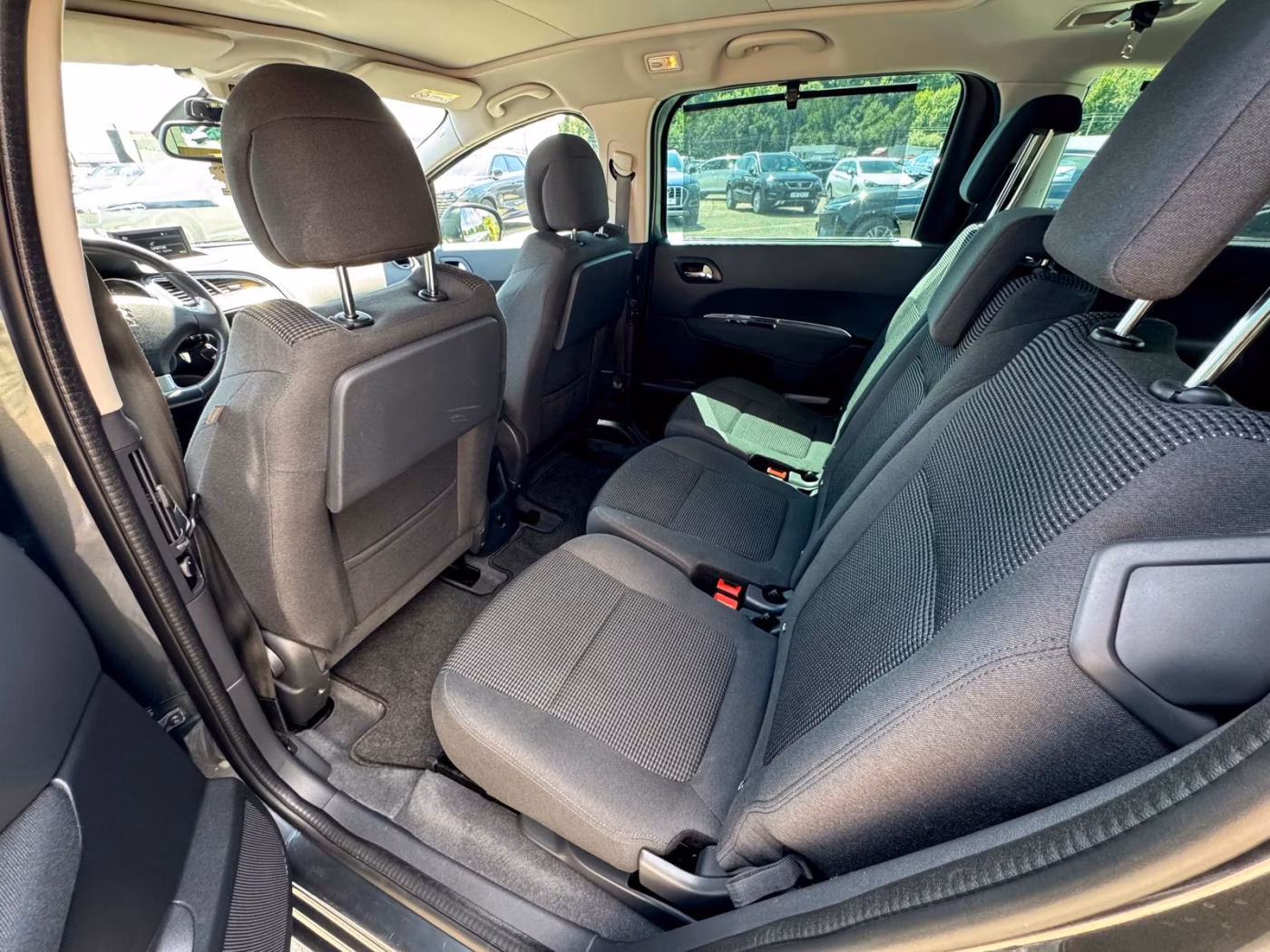 Peugeot 5008 фото 11