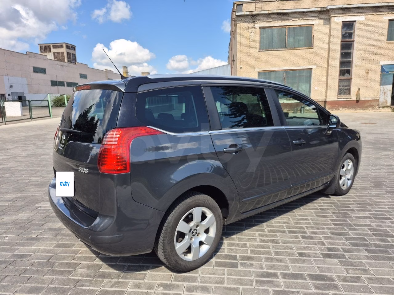Peugeot 5008 фото 9