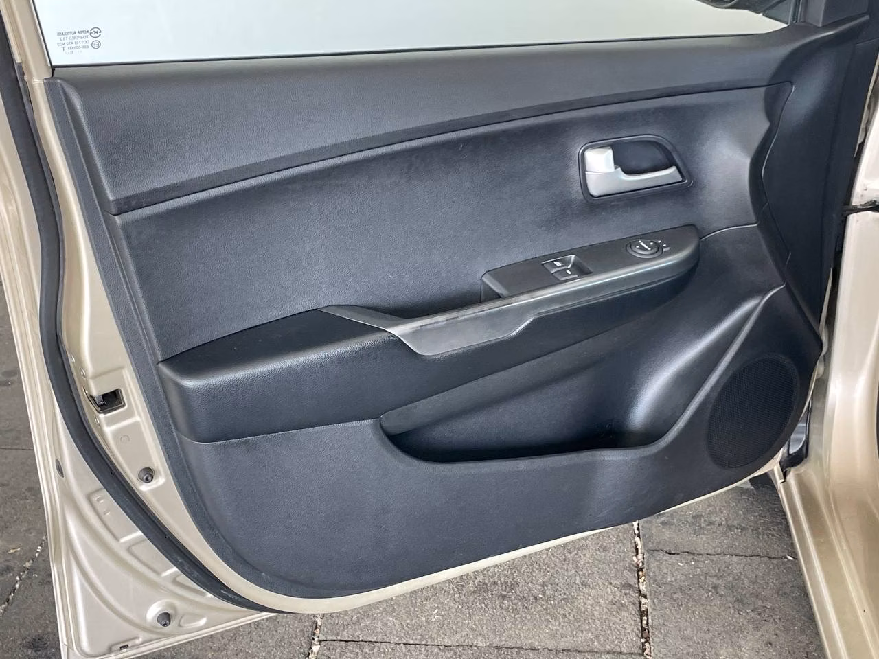 Kia Rio фото 10