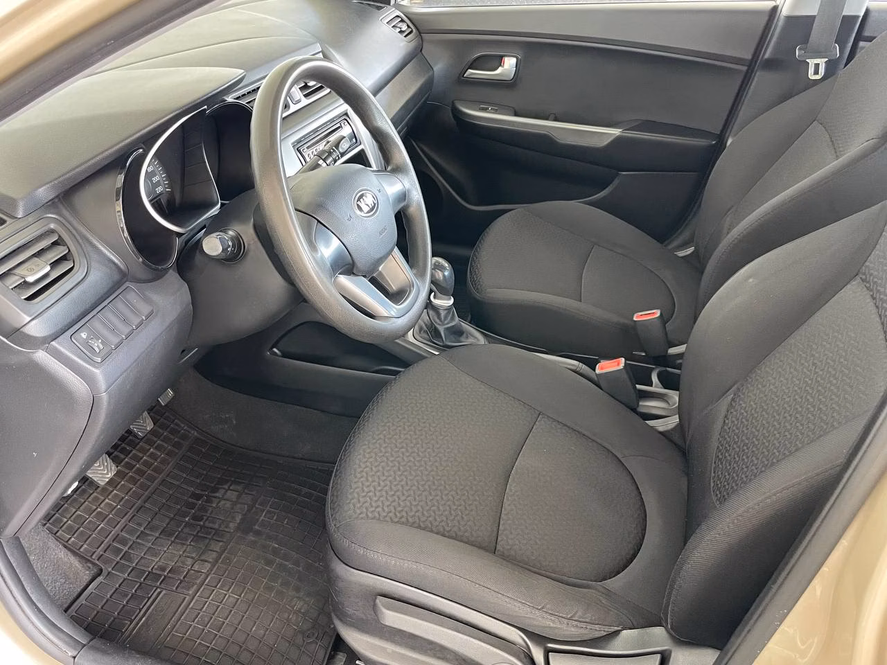 Kia Rio фото 11