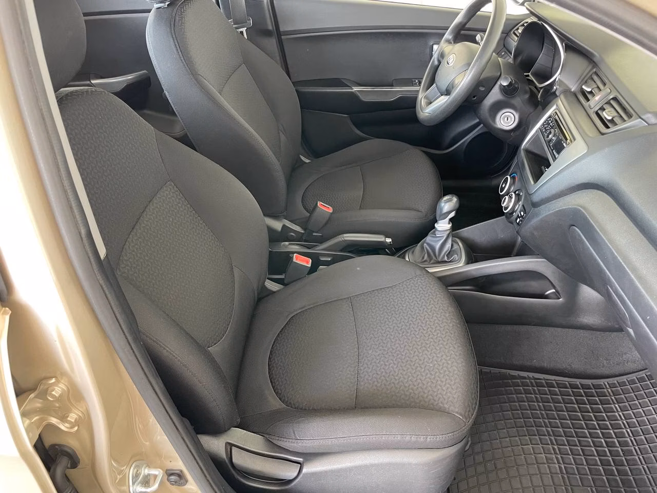 Kia Rio фото 15