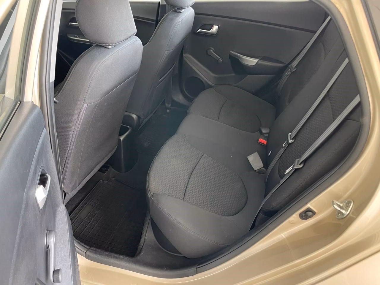 Kia Rio фото 13