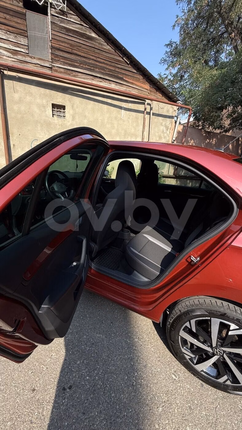 Volkswagen Polo Sedan фото 5