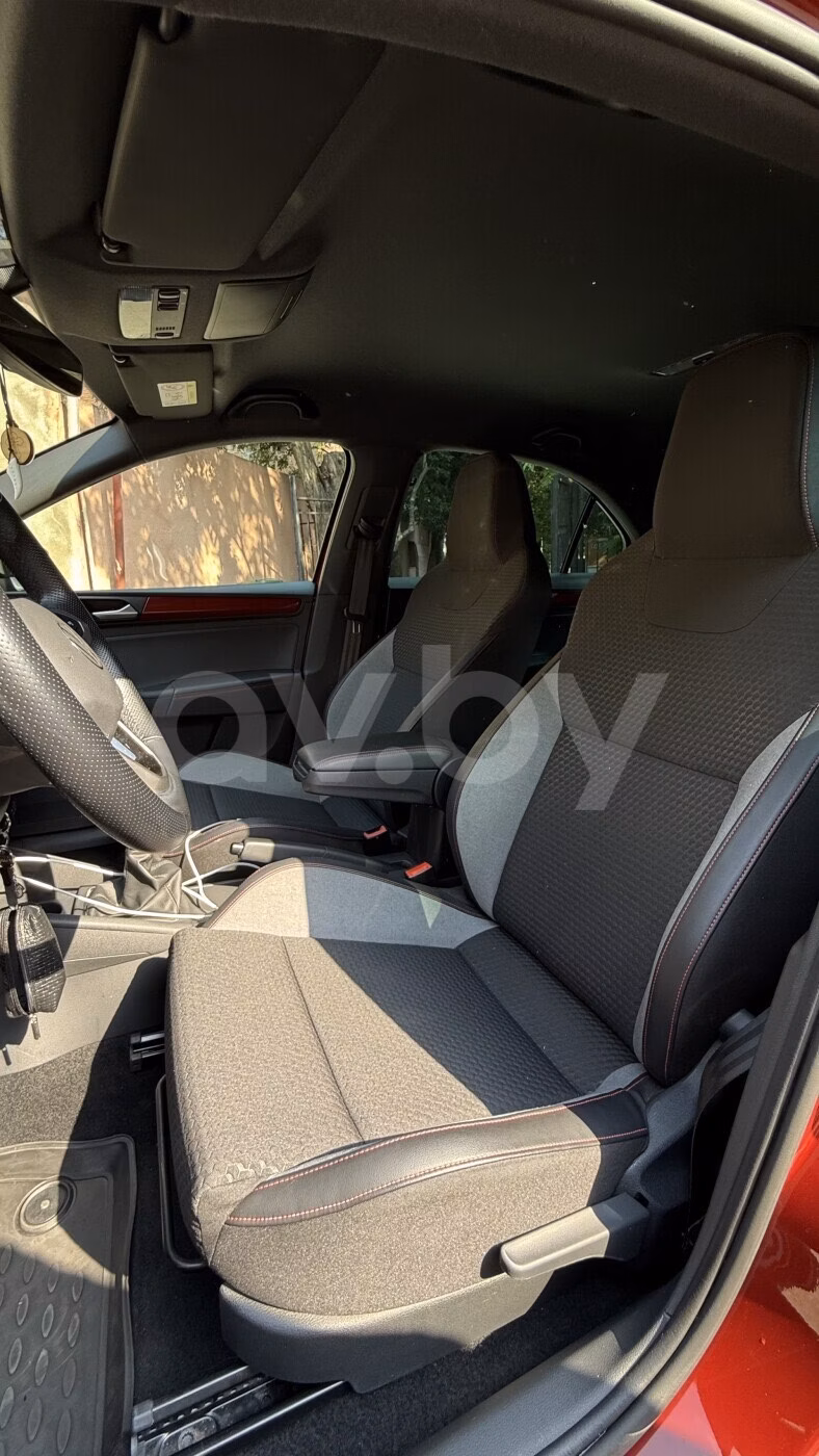Volkswagen Polo Sedan фото 11
