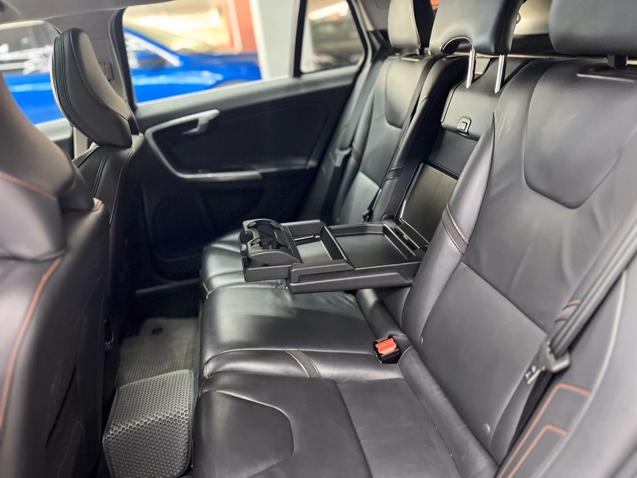 Volvo V60 фото 8