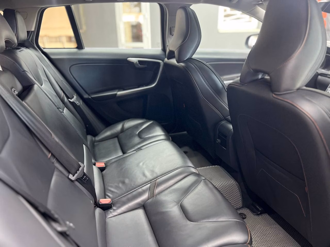 Volvo V60 фото 9