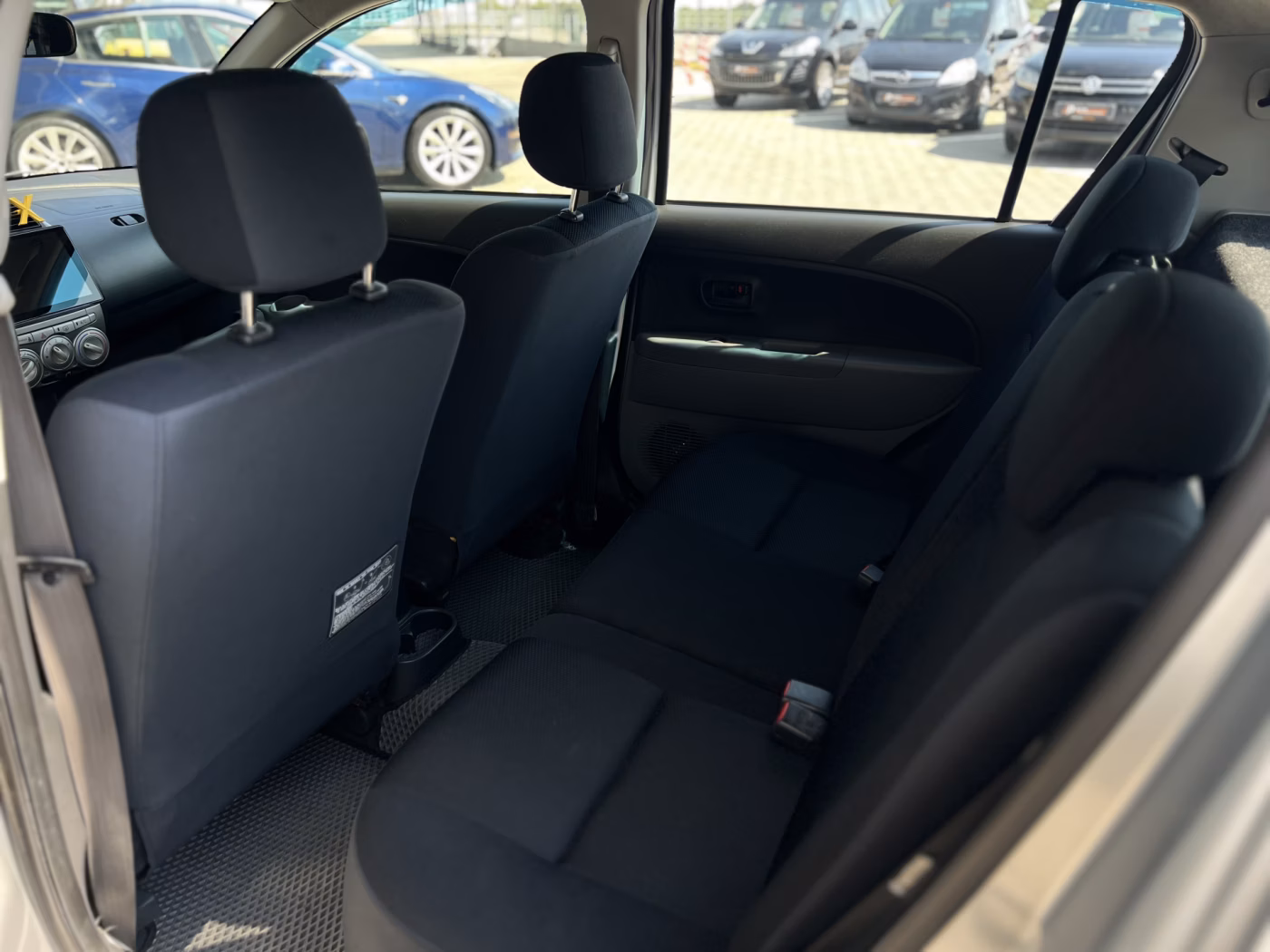Subaru Justy фото 11