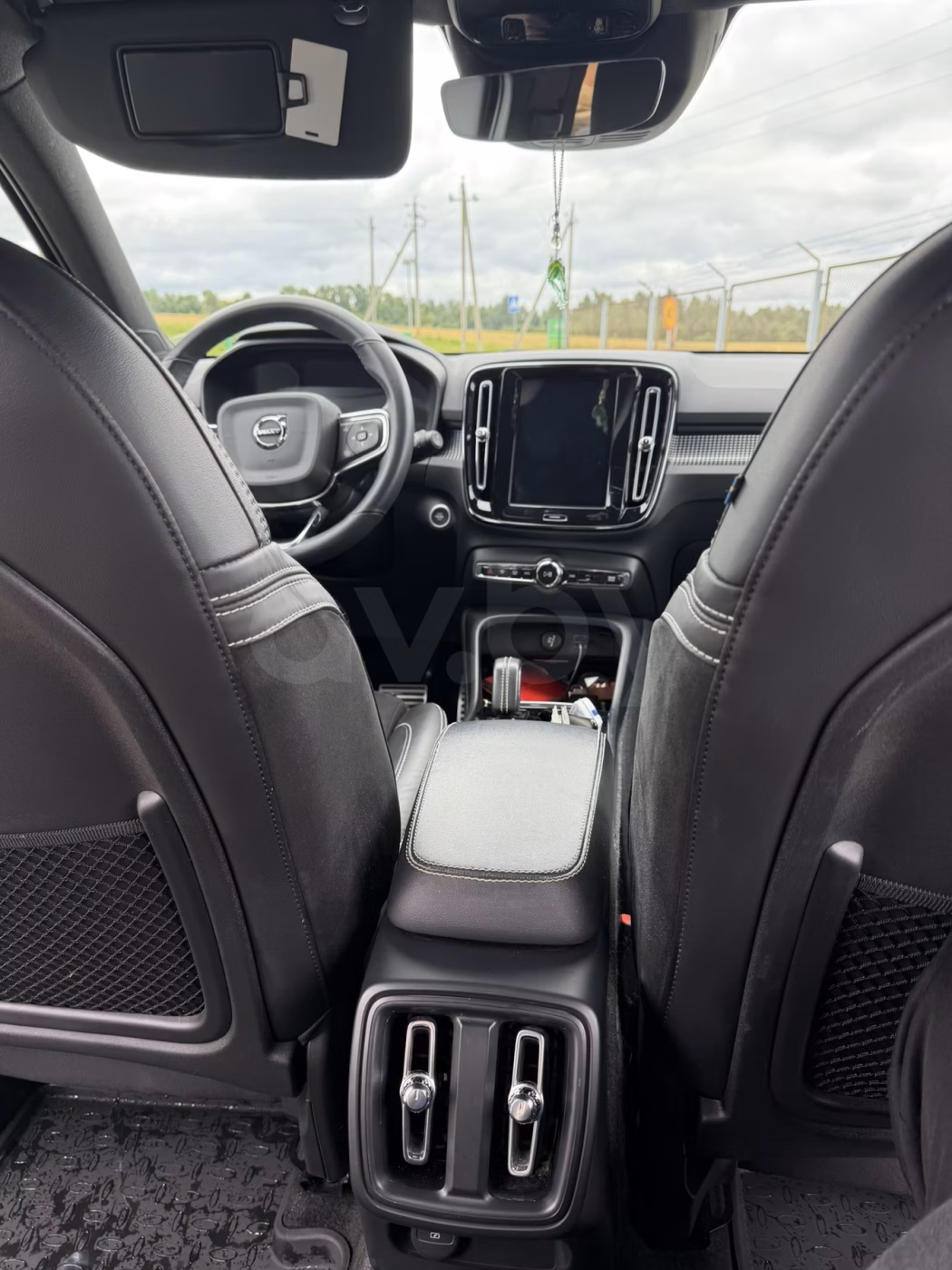 Volvo XC40 фото 12