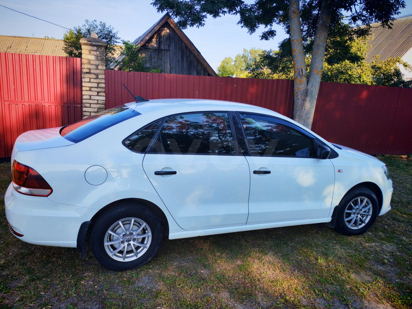 Volkswagen Polo Sedan фото 4