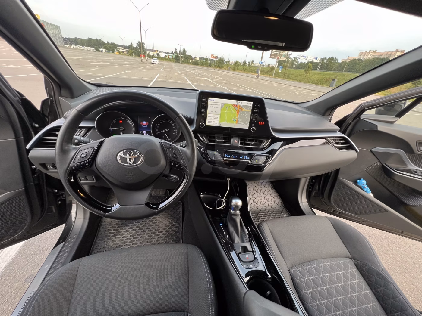 Toyota C-HR фото 2