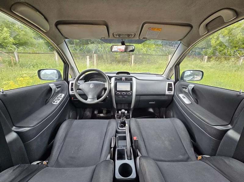Suzuki Liana фото 23