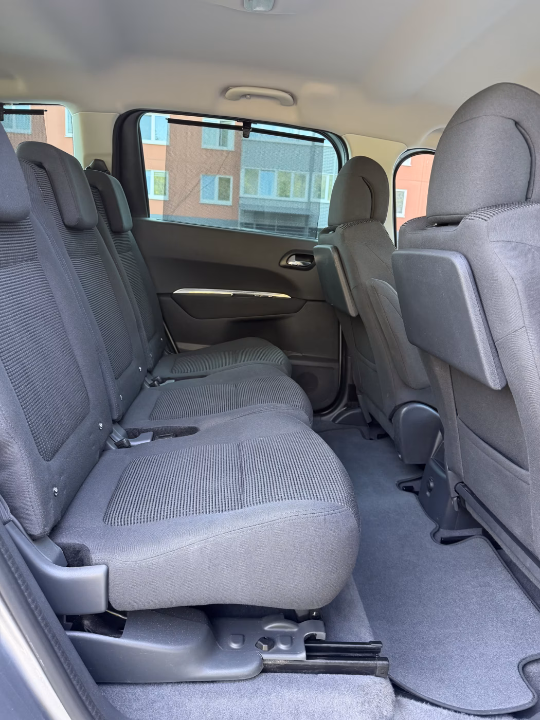 Peugeot 5008 фото 9