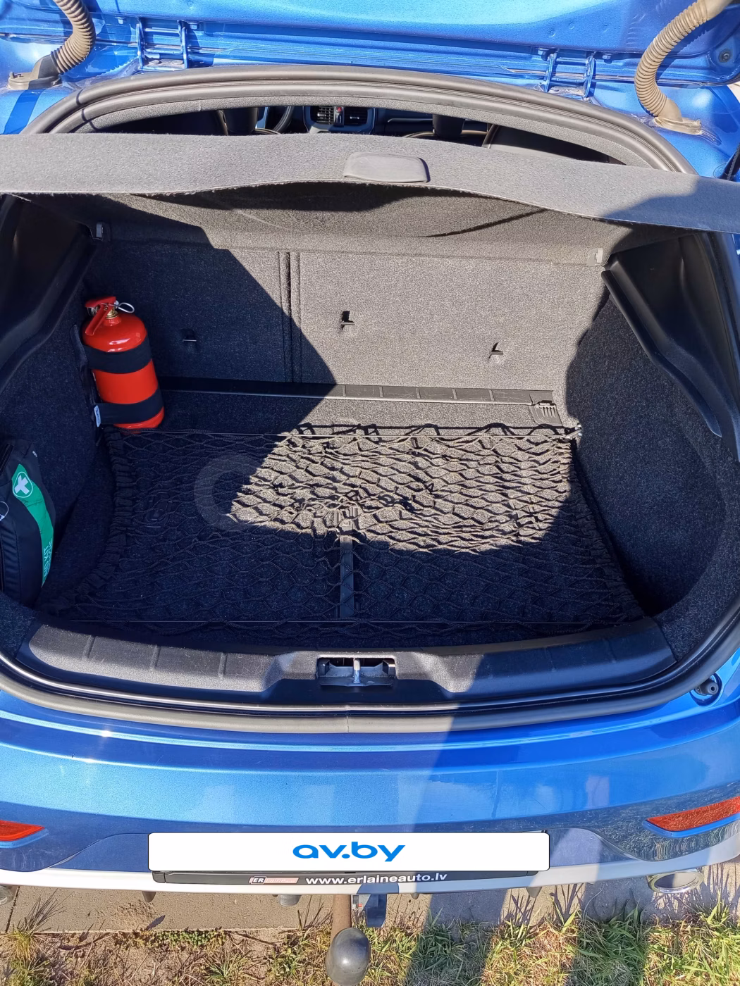 Volvo V40 фото 25