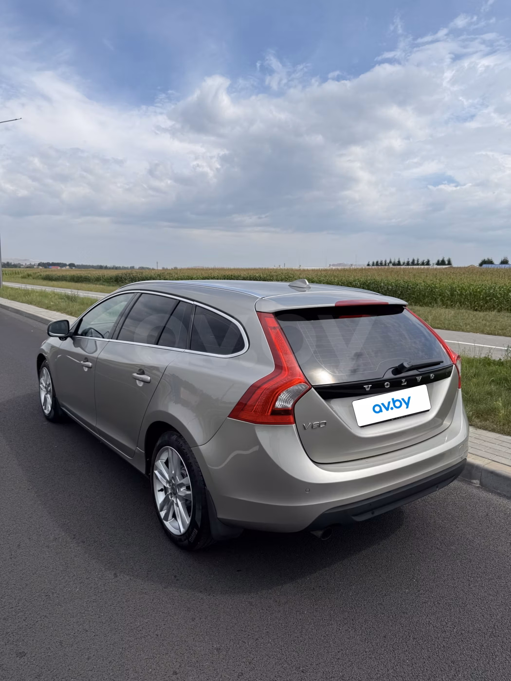 Volvo V60 фото 3