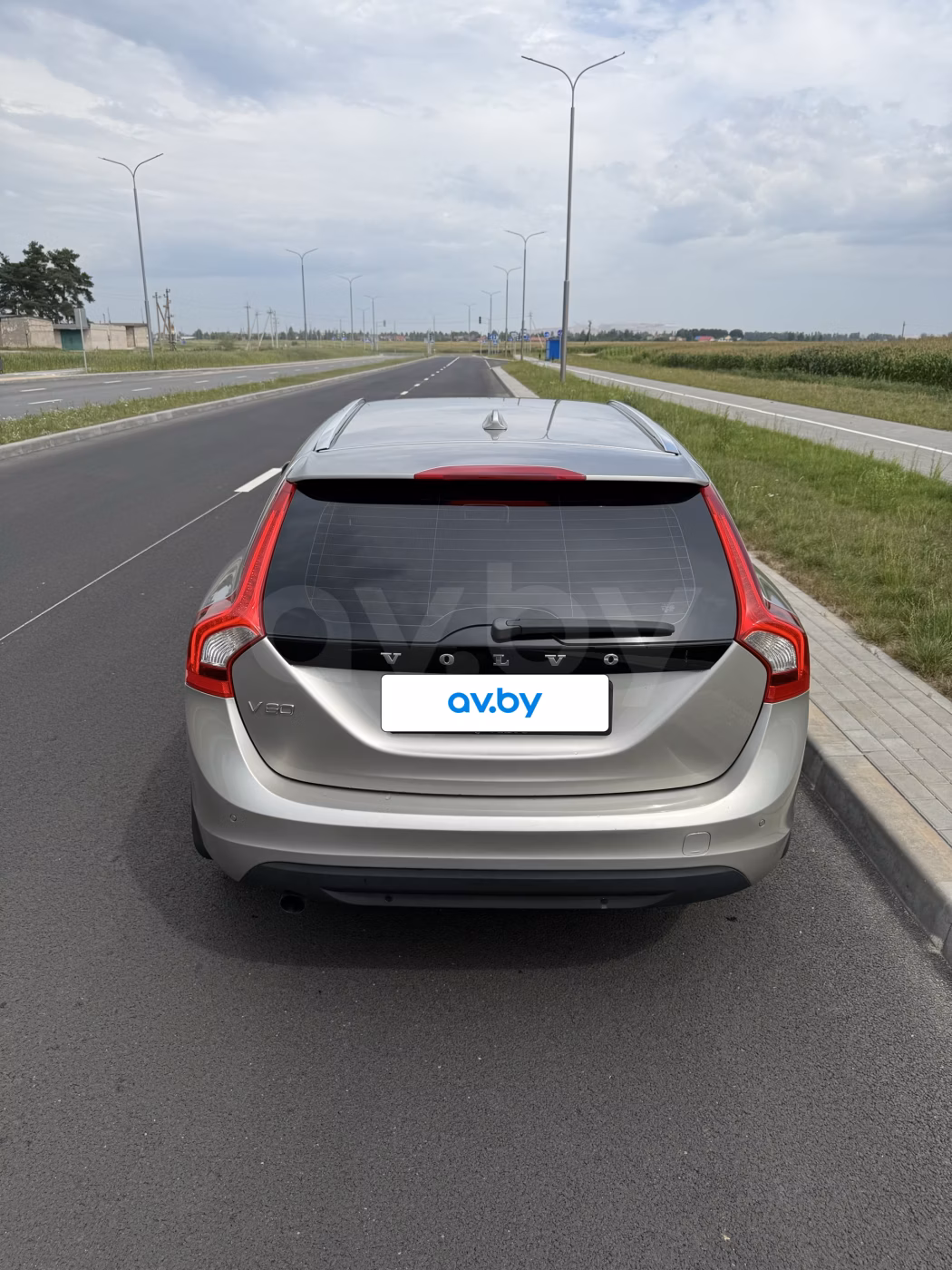 Volvo V60 фото 6