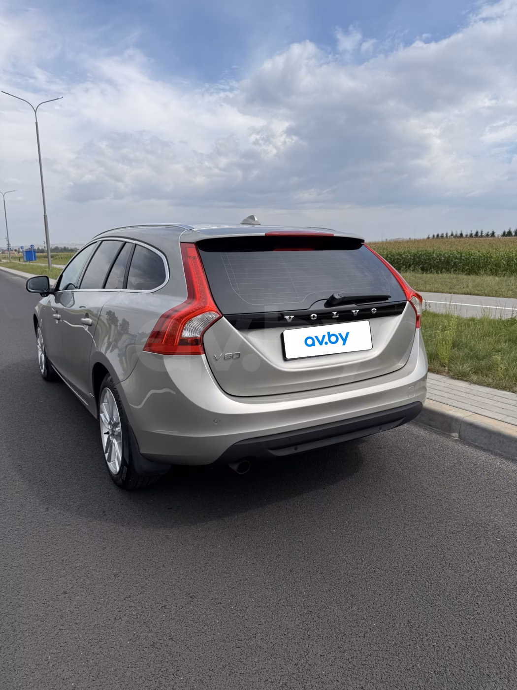 Volvo V60 фото 7