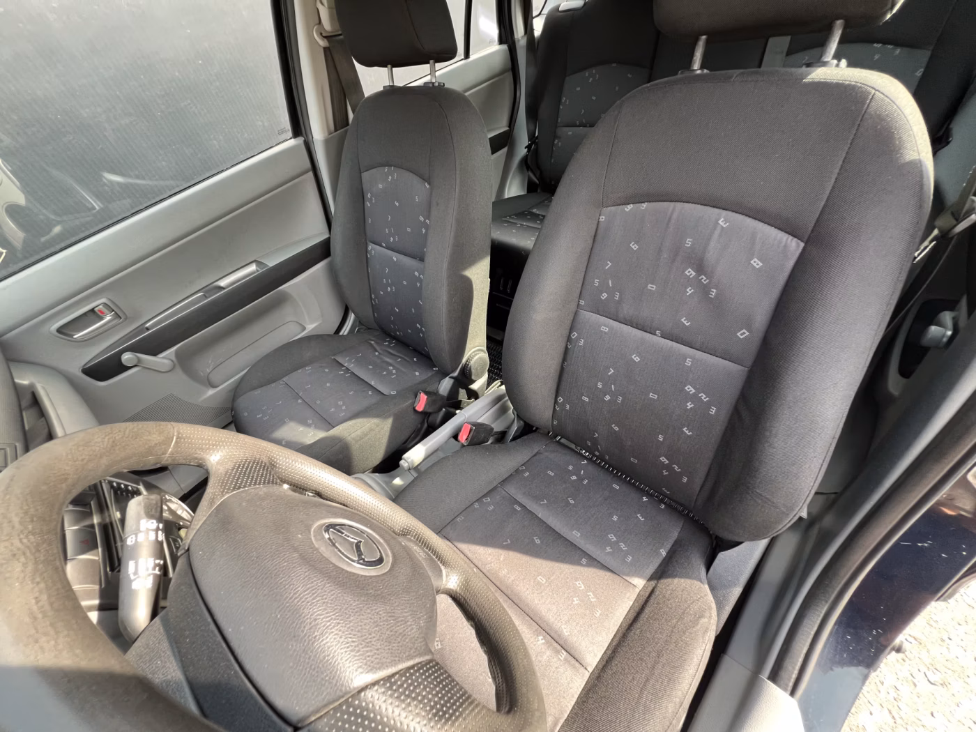 Mazda 2 фото 10