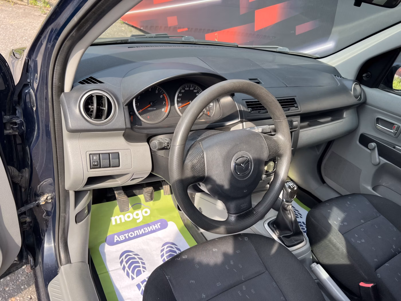 Mazda 2 фото 11
