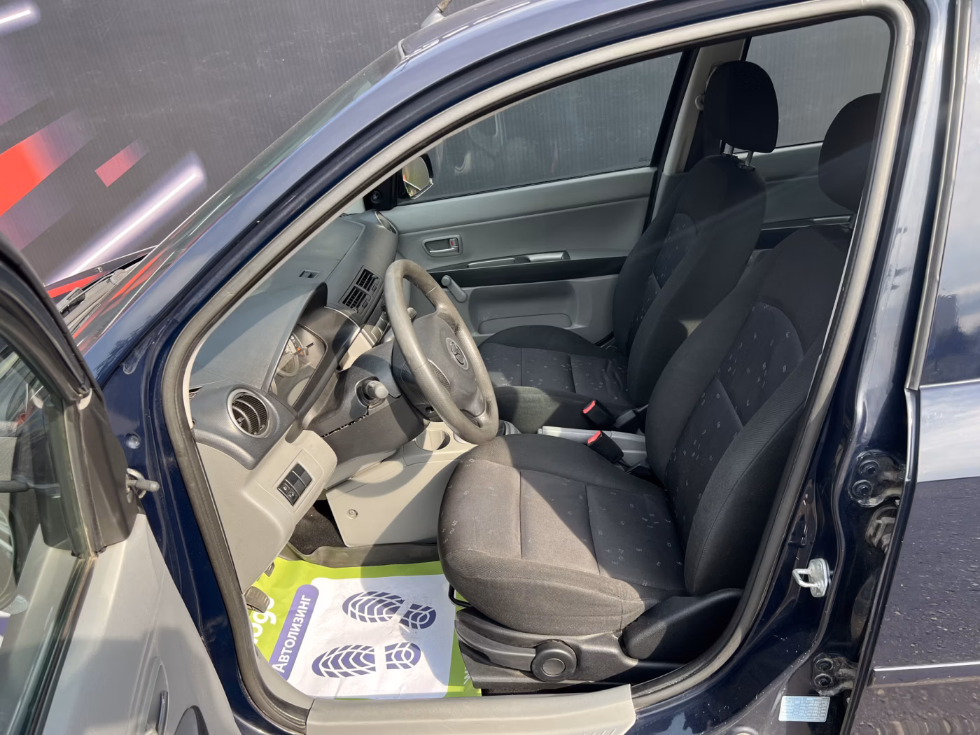Mazda 2 фото 13
