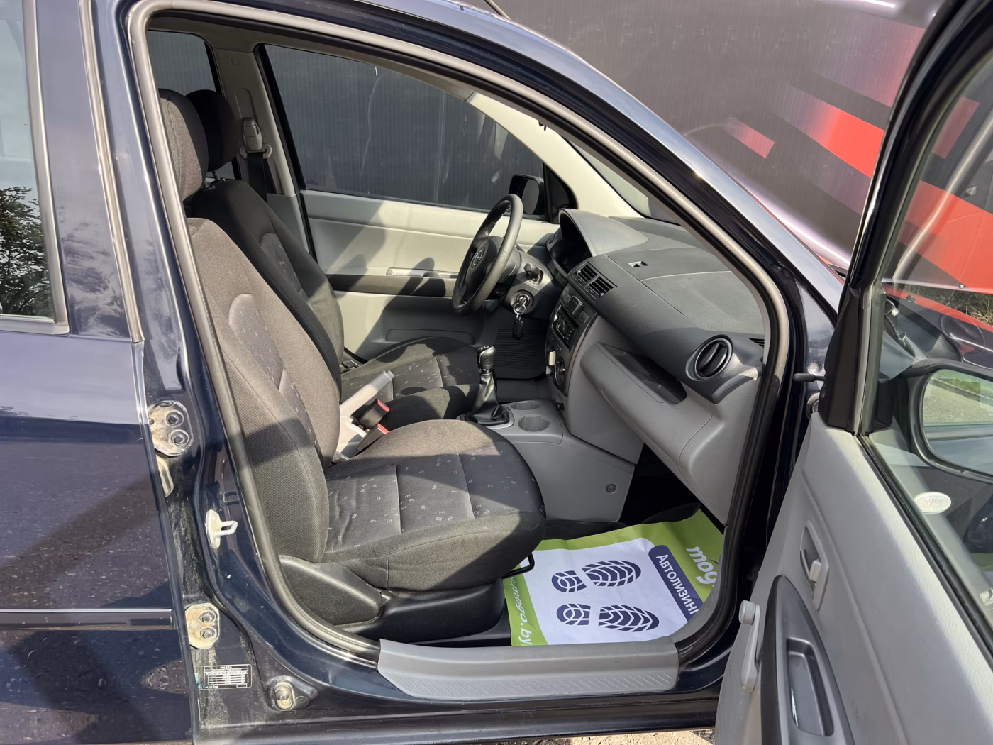 Mazda 2 фото 21